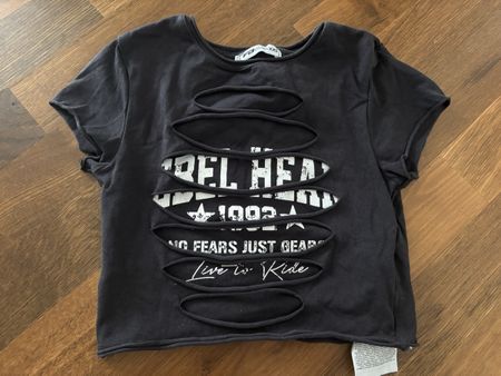Cooles T-Shirt mit Rissen, Grösse XXS, wie neu!