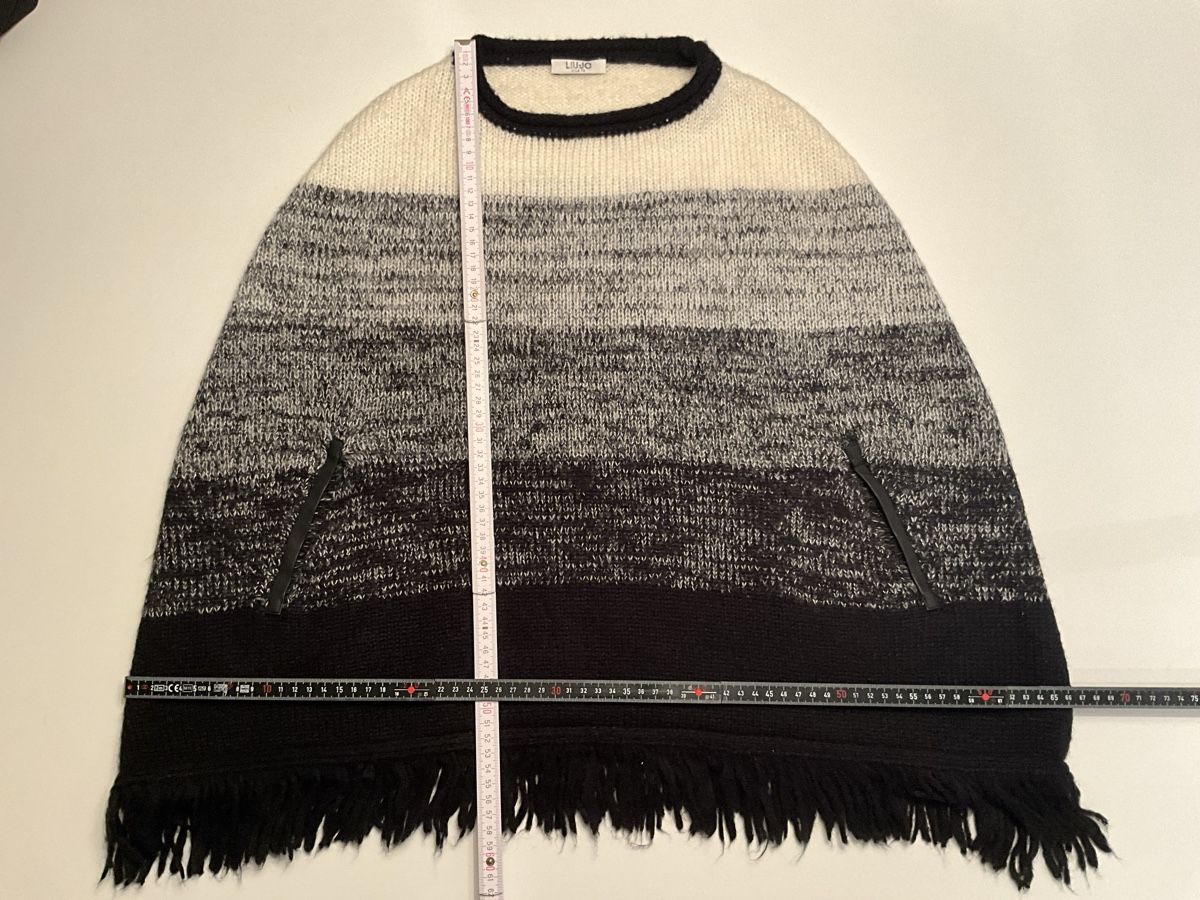 Altro in Moda donna: Poncho, LIU JO, S, 160/84A – Usato da Stäfa venduto da Rbeerli0 5