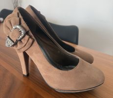 Pumps beige mit Schleife und Strass Grösse 38 guter Zustand