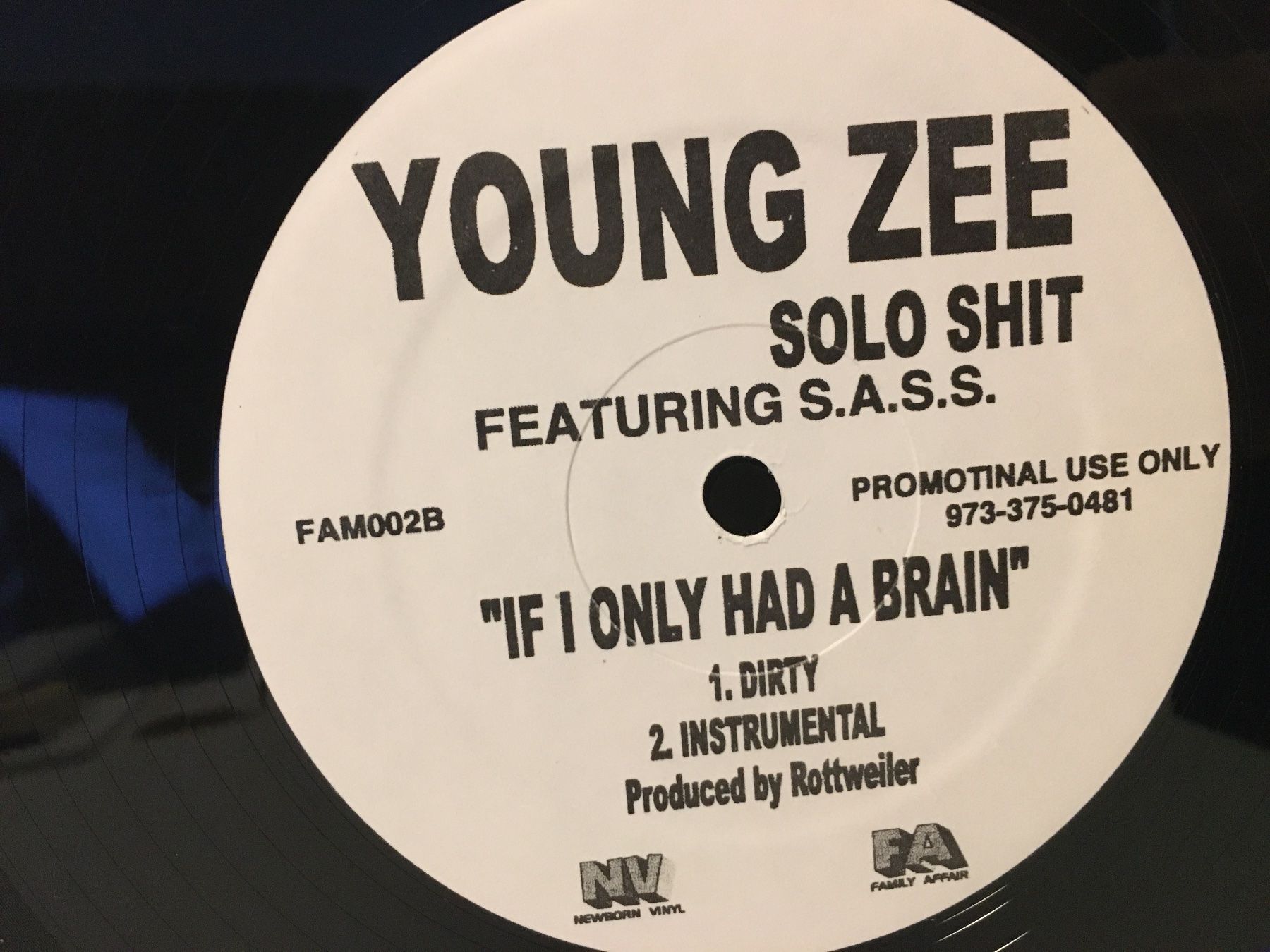 Schallplatten: YOUNG ZEE - SOLO SHIT - Schallplatte - FA NV – Gebraucht aus Andwil SG von Rainboli 5