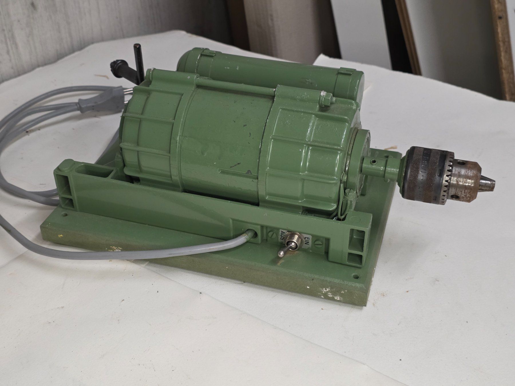Bohrmaschinen: Elektrischer Motor mit Bohrfutter für Bastler oder Werkstatt – Gebraucht aus Dietikon von Flohmiwelt 4