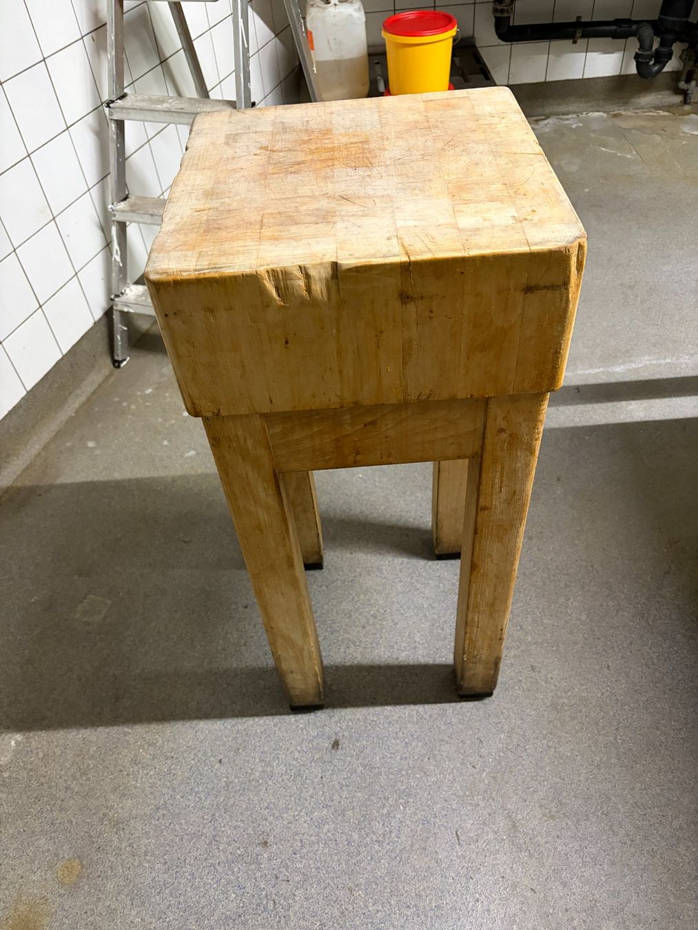 Articoli in legno: Metzger Hackstock – Usato da Rothrist venduto da Pamosliq