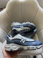 New Balance 1000 sneakers bleu et blanc taille 42.5EUR