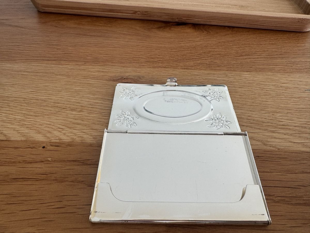 Altro in  Abbigliamento & Accessori: Visitenkartenetui mit Bild Motiv Damen, silberfarben, – Usato da Stansstad venduto da vlaska80 4