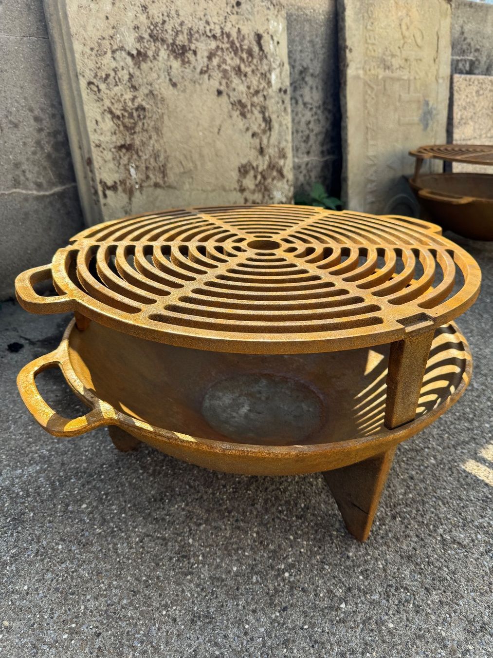 Grills: Feuerschale, Gusseisen Grill – Gebraucht aus Sachseln von BONATI01 4
