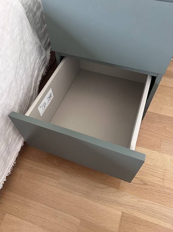 Comodini: Toller Ikea Nachttisch, graugrün – Usato da Solothurn venduto da laau1997 3