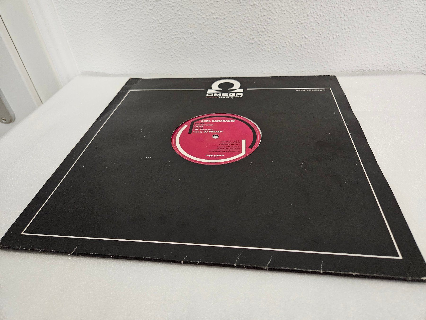 Dischi in vinile: Axel Karakasis – Pull The Trigger (Techno) – Usato da Uster venduto da Vinyl-Leidenschaft 4