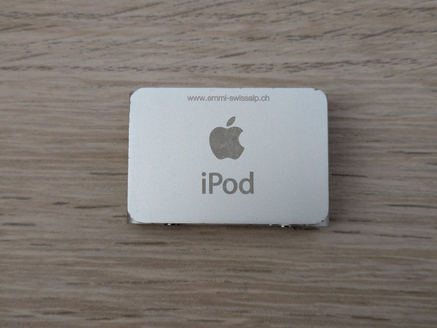 Apple Tragbarer Mediaplayer: iPod shuffle 2GB with usb cable/dock – Gebraucht aus Vessy von Krono5 5