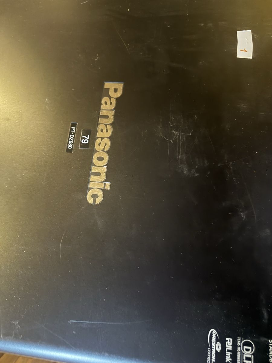 Panasonic Proiettori: Panasonic PTDZ680 – Usato da Lausanne venduto da enzouz 1