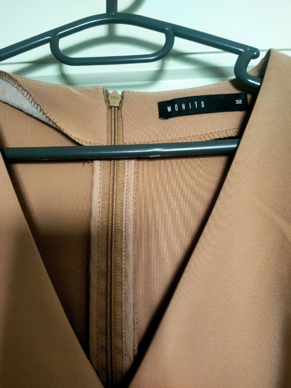 Robes: Beige dress size XS/S – Neuf (Voir description) à Zürich par mar_dl57