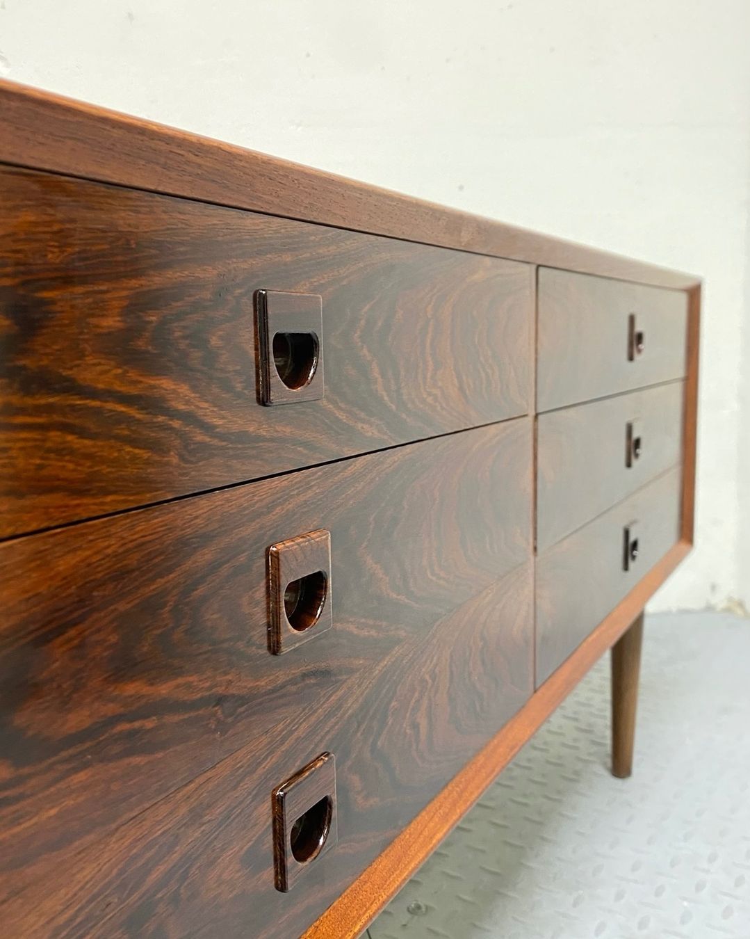 Cassettiere: Palisander Sideboard Kommode Brouer MidCentury Denmark – Usato da Basel venduto da MidMod20C