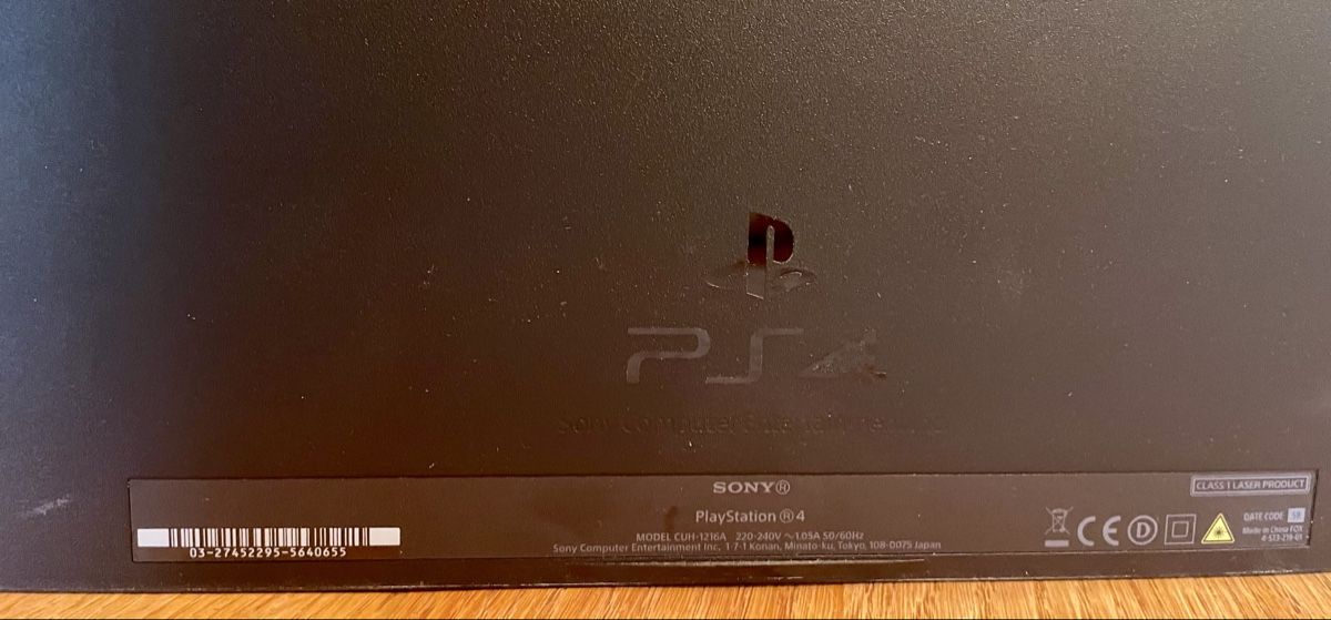 Sony Konsolen: Sony PlayStation 4 mit zwei Controller – Gebraucht aus Basel von DSpata 2