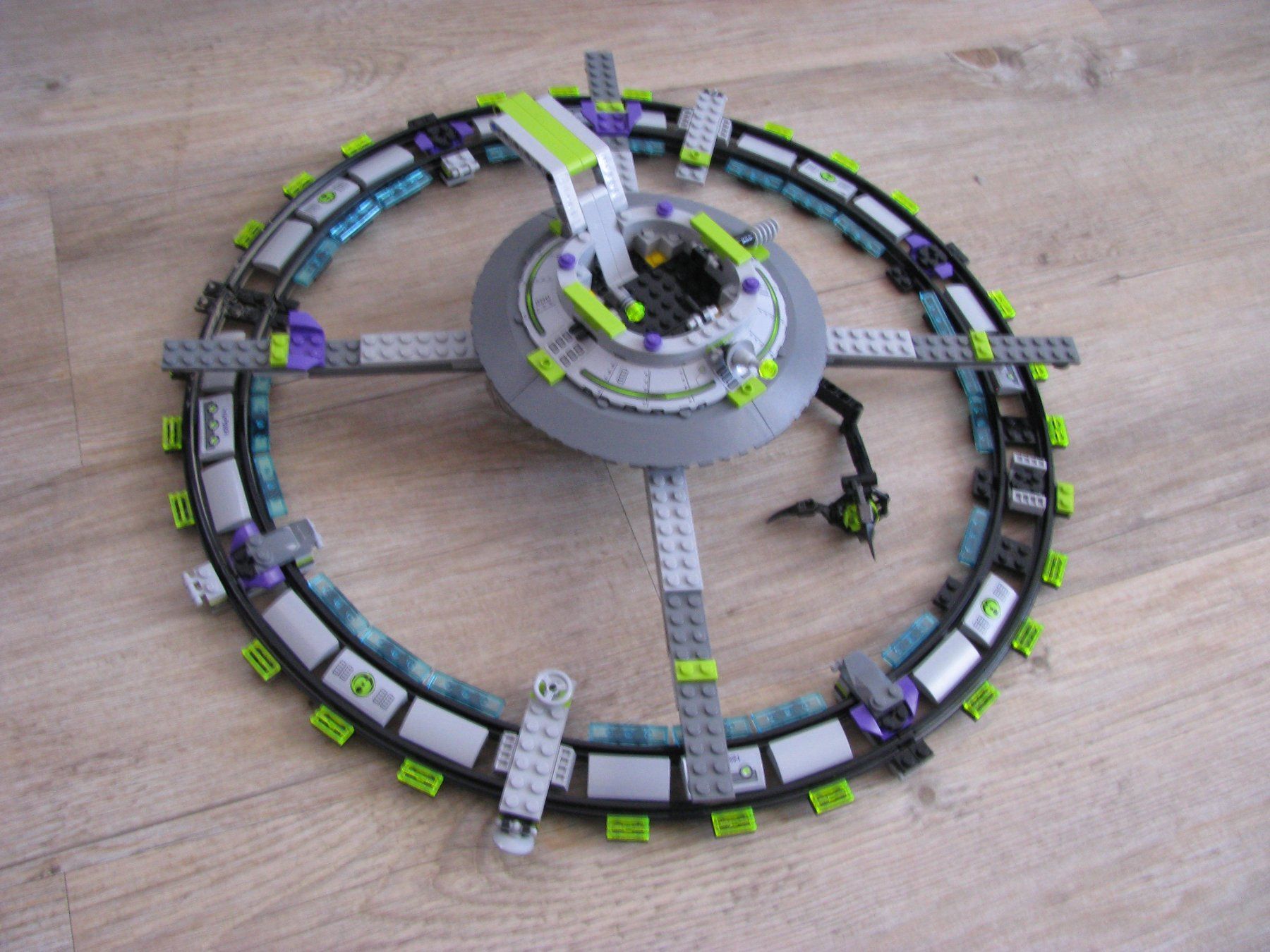 Lego Kit di costruzioni: LEGO Alien Conquest 7065 - Alienraumschiff – Usato da Zweisimmen venduto da Domii