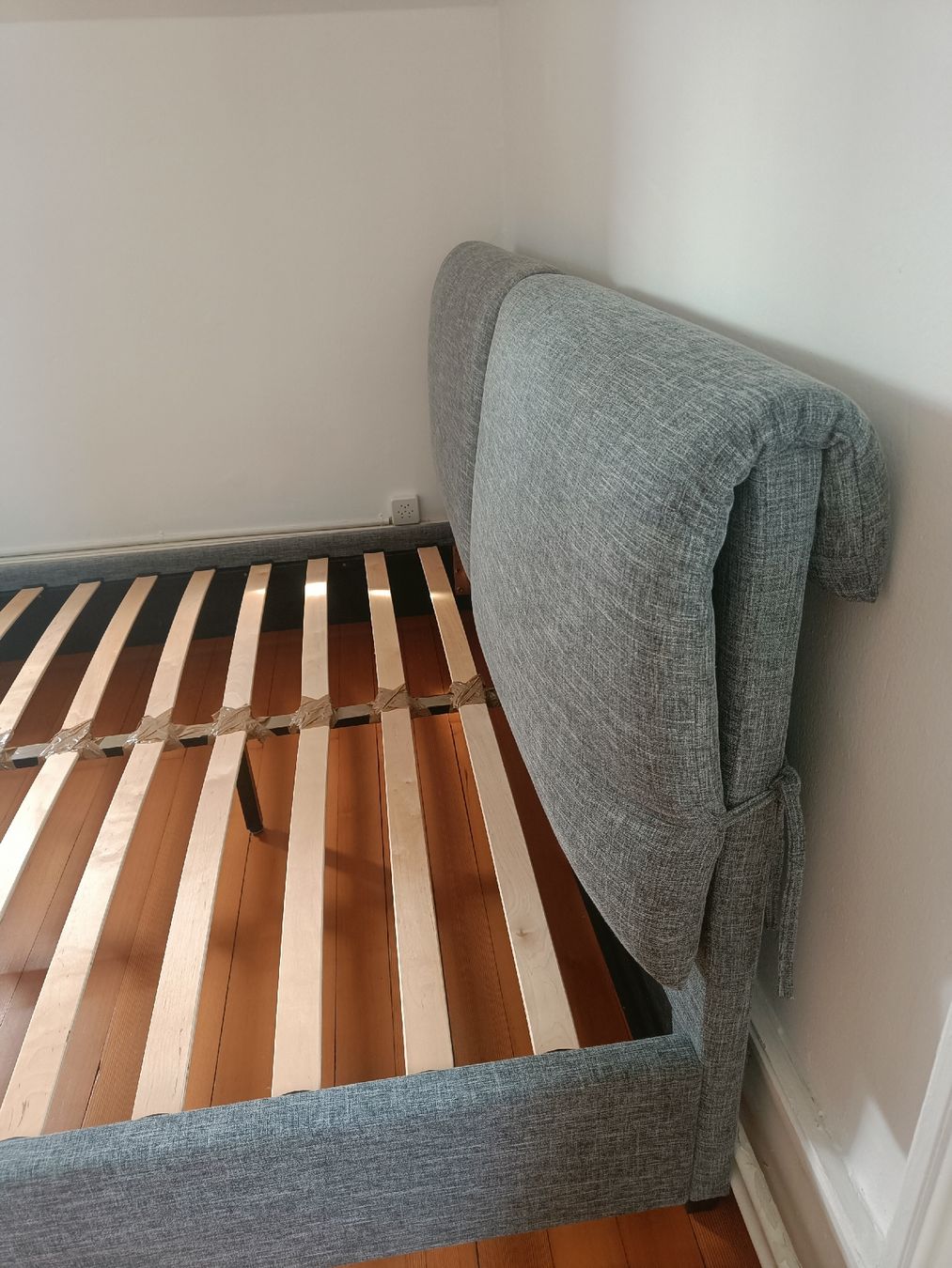 Letti: Doppelbett 200x160 grau inkl. Lattenrost – Usato da Baden venduto da JessNik 2