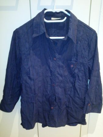 Dunkelblaue Bluse mit 3/4 Ärmeln und dezenten Streifen, 40