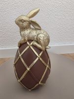 Dekorationsfigur Hase auf Ei - Schoko-Optik - NEU