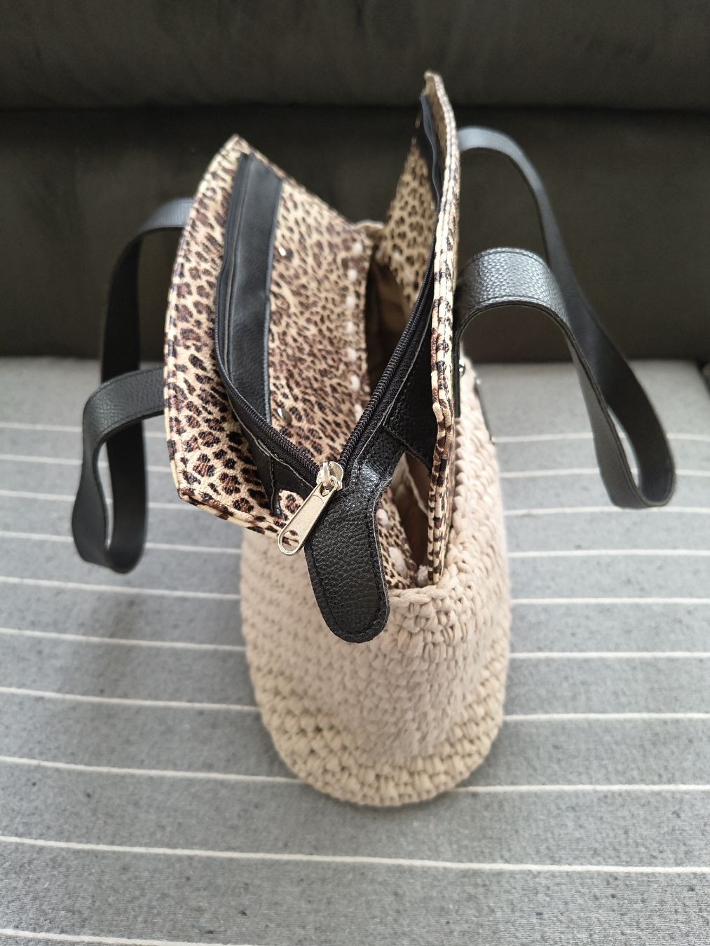 Borse da donna: Tasche, gestrickte mit Leopardenmuster – Nuovo (secondo la descrizione) da Winterthur venduto da donramimar 2