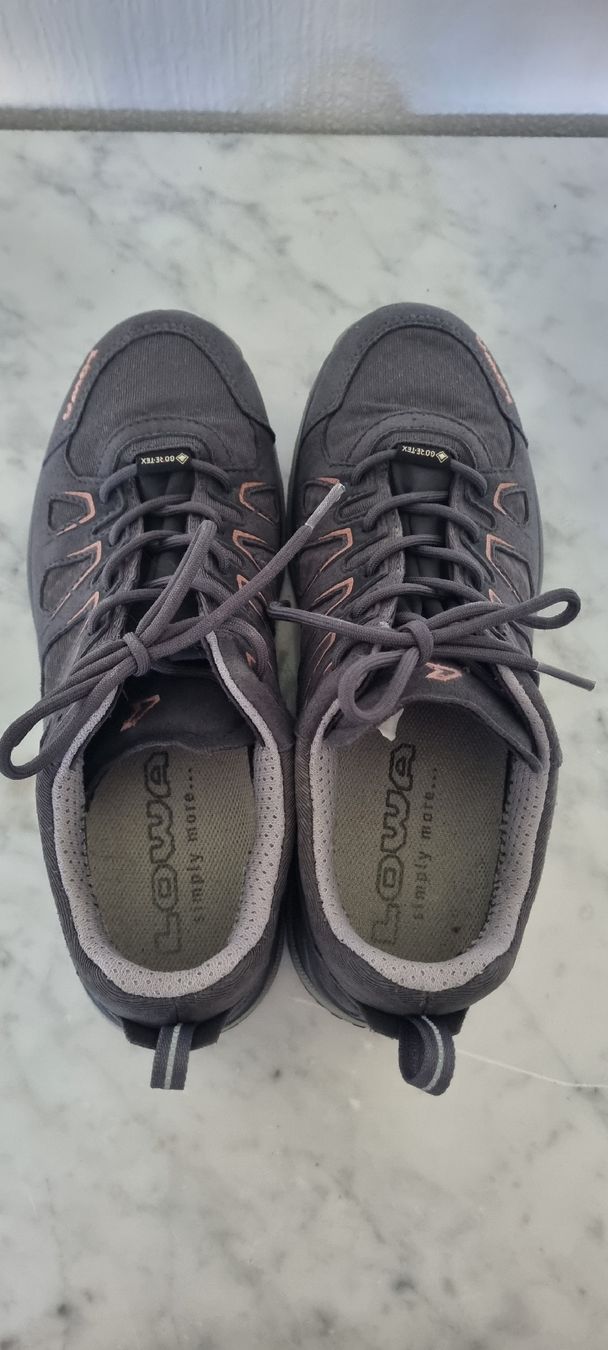 Lowa Damenschuhe: Lowa Trekkingschuh Damen – Gebraucht aus Thun von liviaa6 6