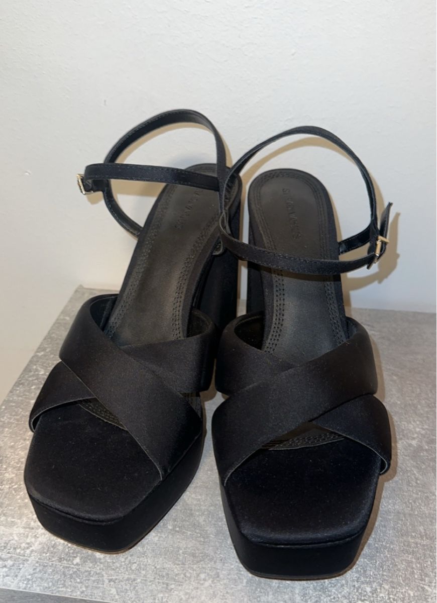 Scarpe da donna: Absatzschuhe schwarz von Stradivarius Gr. 40 – Nuovo (secondo la descrizione) da Oftringen venduto da tola19 1