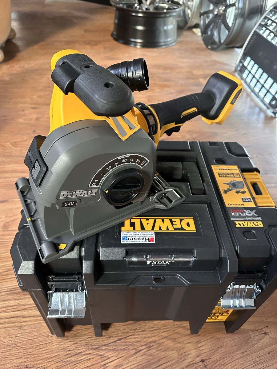Dewalt Tutti gli attrezzi: DEWALT Mauernutfräse DCG200NT-XJ – Nuovo e nell'imballaggio originale da Oetwil am See venduto da CarParts 2