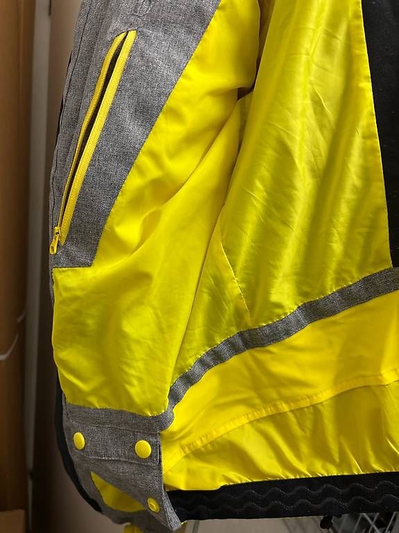 Jacken: Men's 100 warm ski and snowboard jacket – Gebraucht aus Zürich von max_8cpy 4