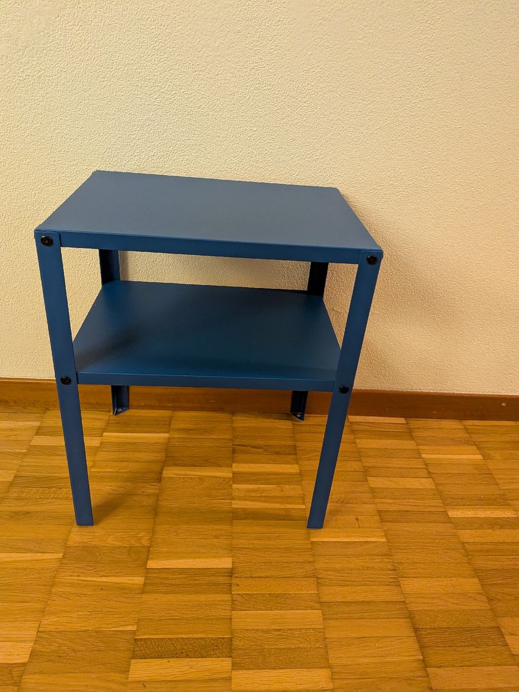 Ikea Comodini: IKEA Beistelltisch – Usato da Wettingen venduto da Aen