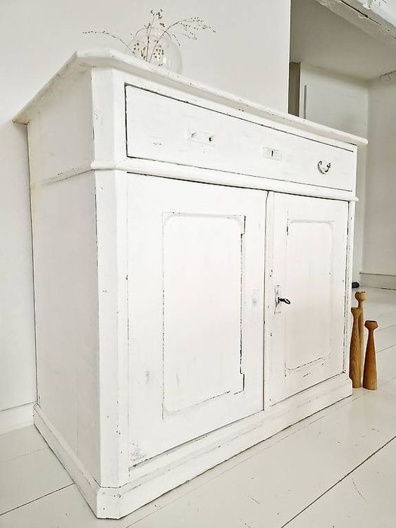 Nostalgische Kommode im romantischen Shabby-Stil (Gebraucht) in ...