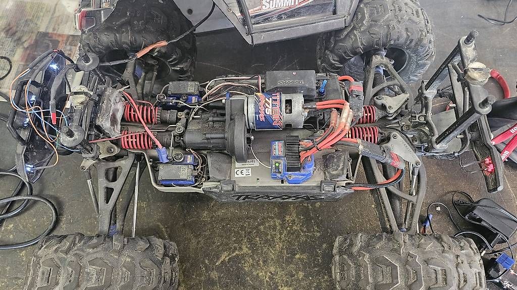Traxxas Modellismo RC: Traxxas Summit 1/8 – Usato da Sils im Domleschg venduto da Colin.Grischott 2