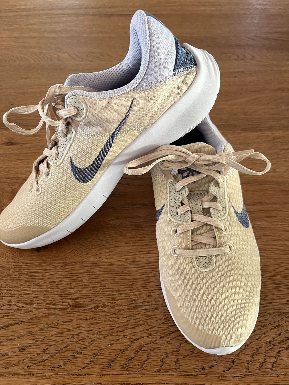 Scarpe da donna: Nike Flex Experience Run 11 Next Nature Grösse EUR 39 – Usato da Kleindietwil venduto da sternenstaub_as 2