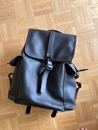 Sac à dos Rains noir – design minimaliste – très bon état