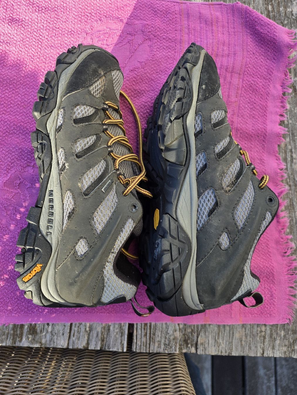 Merrell Scarpe da uomo: Wanderschuhe Merrell grau schwarz Grösse 43 gebraucht – Usato da Wald ZH venduto da recher67 1