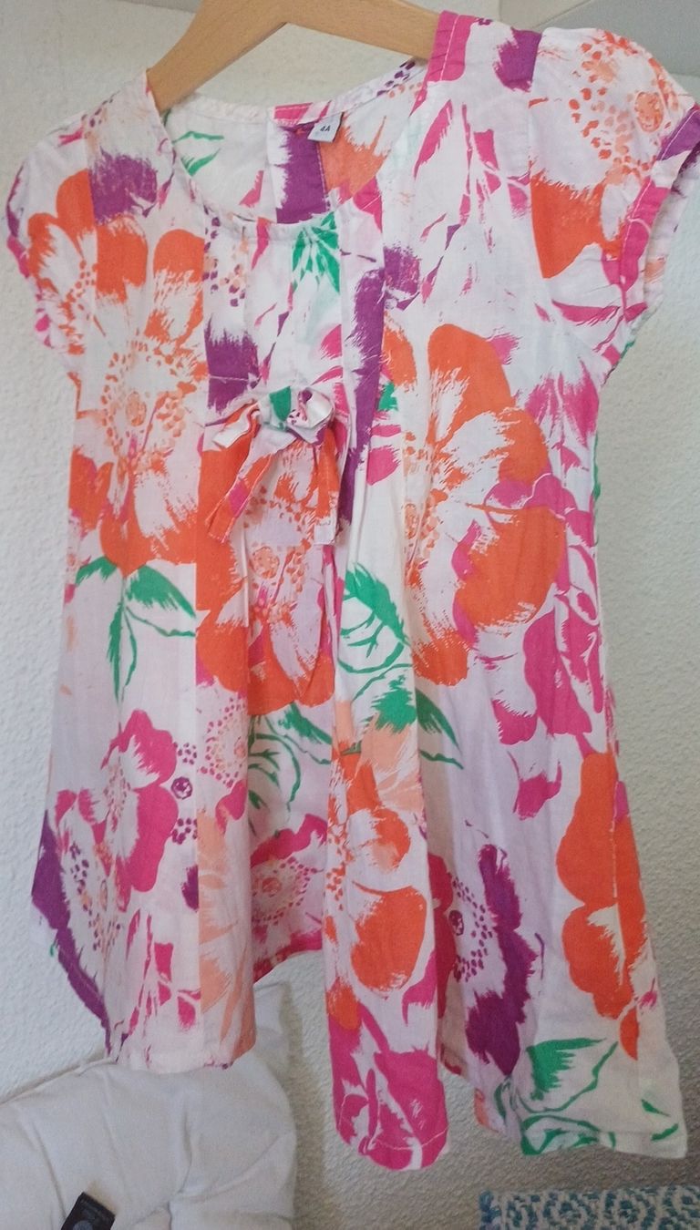 Camicette, T-shirt & Top: Bluse kurzarm gemustert Grösse 104 guter Zustand – Nuovo (secondo la descrizione) da Riniken venduto da Lessy-