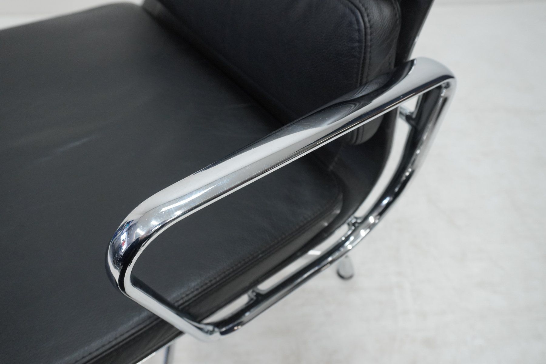 Vitra Sedie: Vitra Soft Pad EA207 Leder nero Designklassiker – Usato da Bad Zurzach venduto da QLASSIQ 7