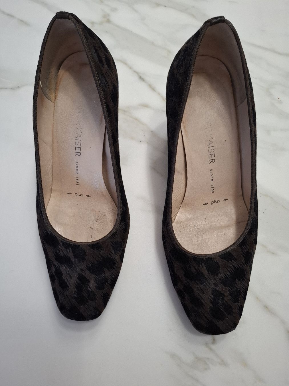 Kaiser Chaussures femmes: Escarpins Peter Kaiser 38 dessus velours léopard – D'occasion à Bulle par xixime 1