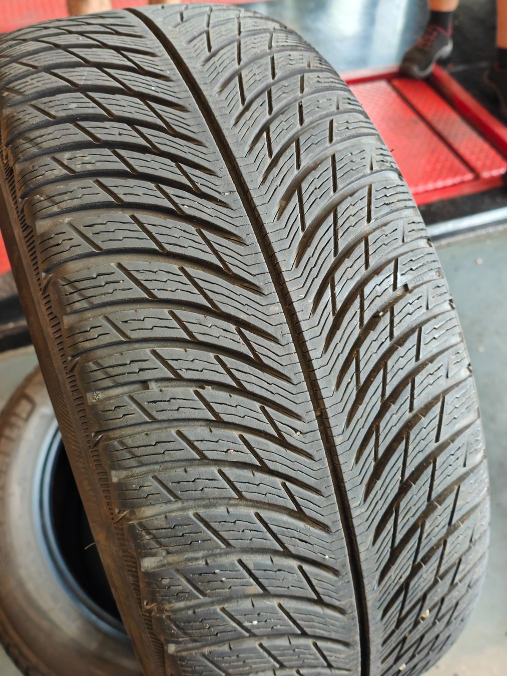 Michelin Pneumatici & Ruote complete: Winterreifen 245/50 R19 – Usato da Oberengstringen venduto da Reifen-Lagerverkauf 1