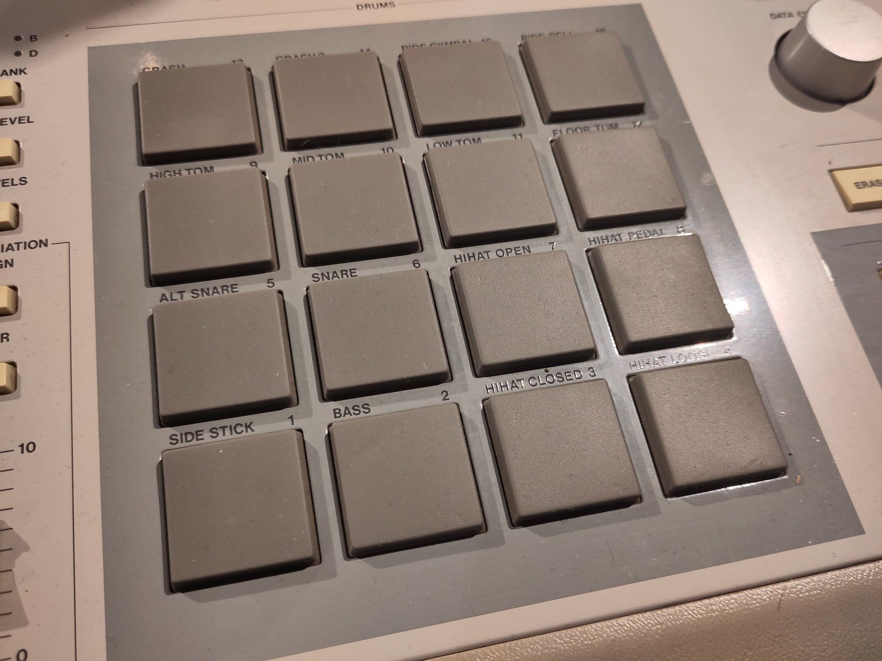 Akai Instruments de musique: Akai MPC3000 – D'occasion à Zürich par Roessler0 5