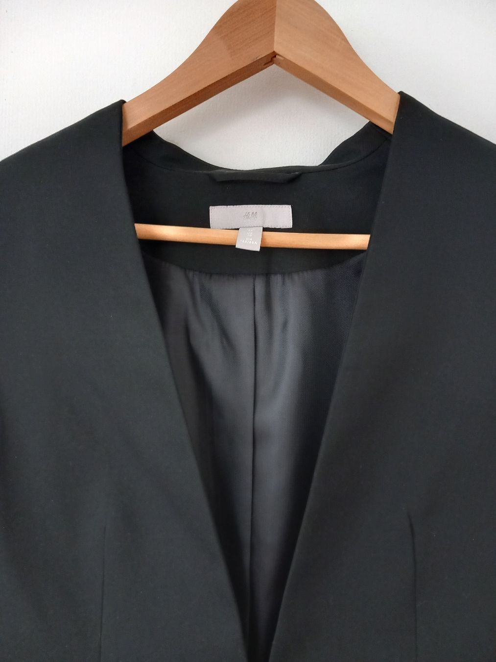 H&M Jacken: Blazer cintré noir H&M - taille 38 – Neu (gemäss Beschreibung) aus Lausanne von jess090 1