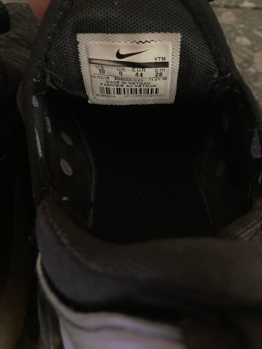 Nike Herrenschuhe: Nike Air Max 270 - Throwback Future - 44 Eur 10Us – Defekt aus St-Ursanne von ApY_74 9