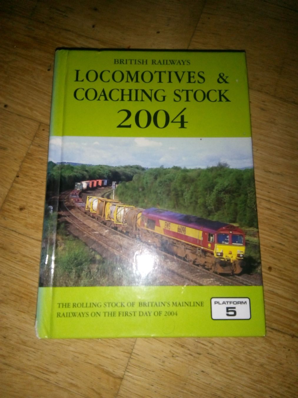 Bücher: Britisch Railways - Locomotives Coaching Stock 2004    eng. – Gebraucht aus St. Gallen von elk2020