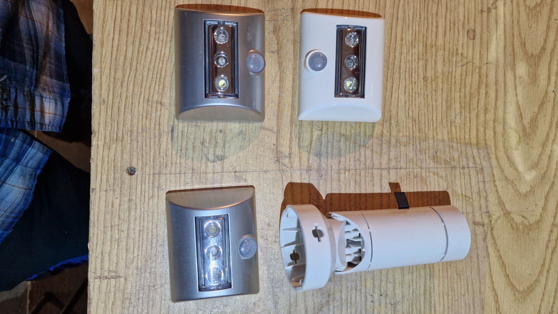 Lampen: 4 LED-Beleuchtung Interne  Innenbeleuchtung Bewegungssensor – Gebraucht aus Waldenburg von suzukibl 2