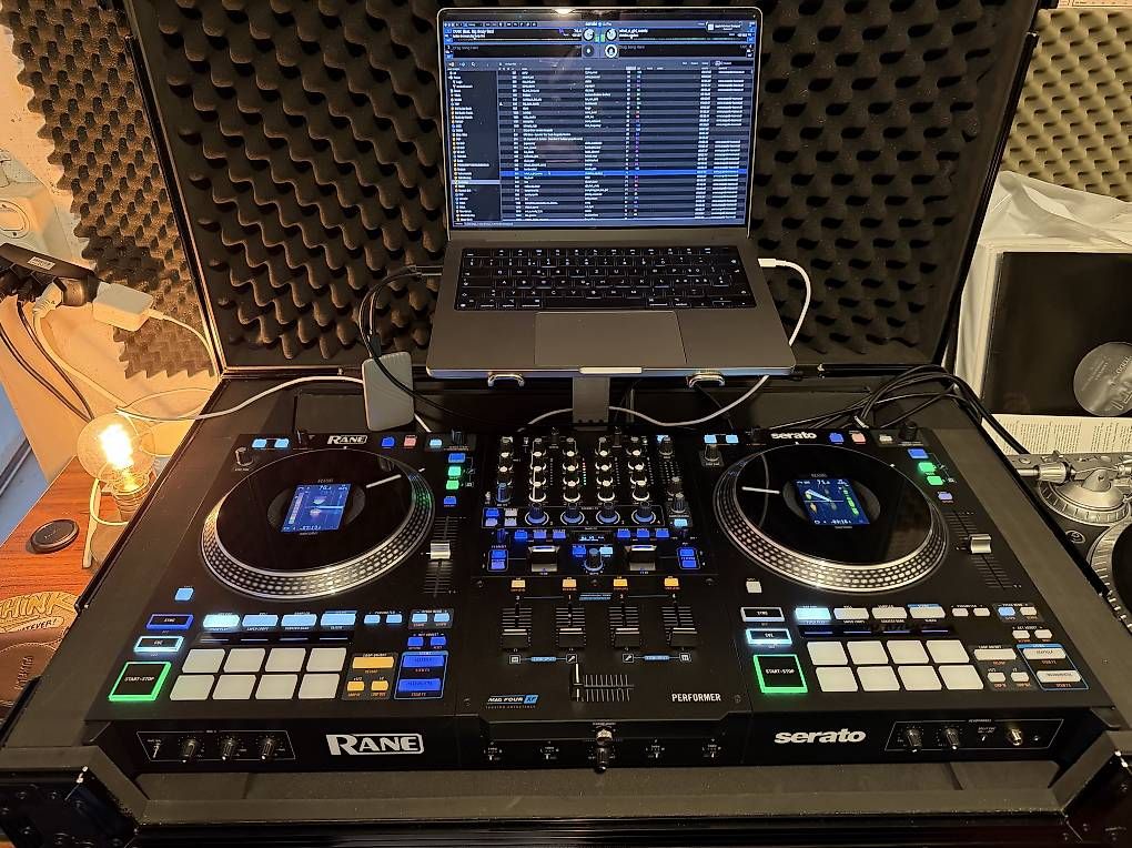 Rane Console di mixaggio: Rane Performer mit Flight Case – Usato da Uesslingen venduto da musikbedarf
