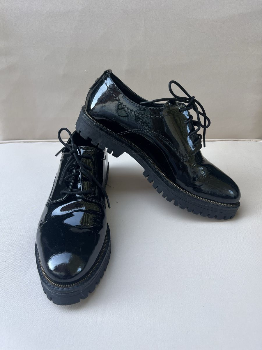 Bugatti Damenschuhe: Bugatti Lackschuhe / Schnürschuhe Schwarz Gr. 38 – Gebraucht aus Thalheim von karmabis_