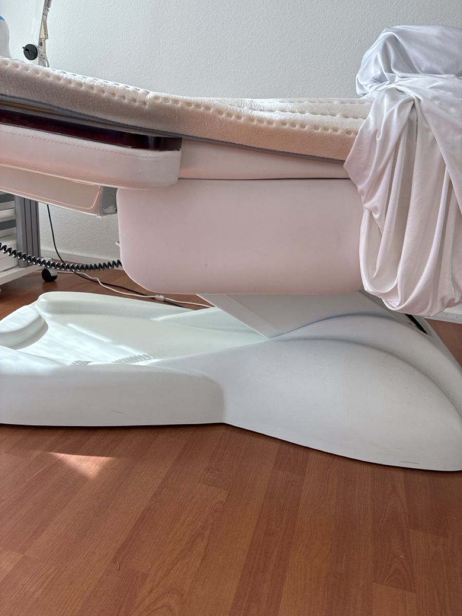 Lettini & sedie per cosmetici: Hochwertige Liege Elektrisch. – Usato da Seon venduto da juliabuster117 5