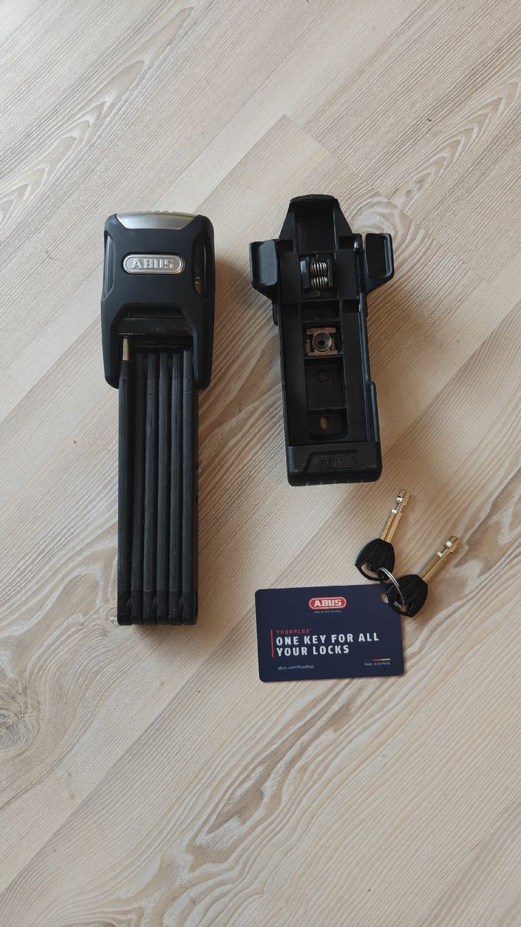 Abus Cadenas: Abus 6000KA/90 U-Lock with mount and keys – D'occasion à Villiers par Cdric_HD