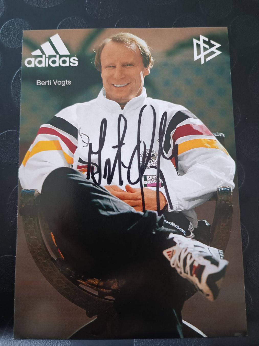 Autographes: Berti Vogts  - Handsignierte DFB Karte – D'occasion à Menziken par Artographs
