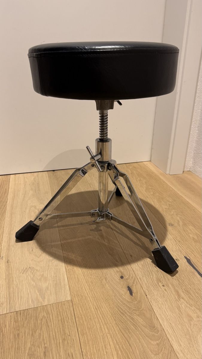Strumenti musicali: Schlagzeug / DrumHocker mit Spindel höhenverstellbar – Usato da Gerzensee venduto da Alpenmassiv