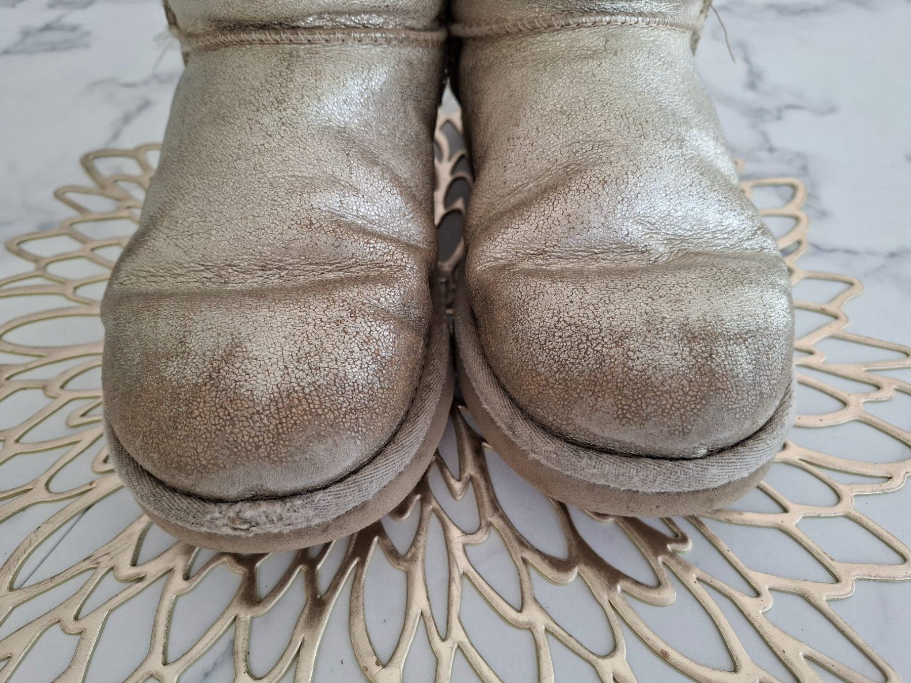 Ugg Scarpe per ragazze: UGG Kinder Stiefel, goldfarben, Gr. 36 – Usato da Massagno venduto da Michaela.F 4