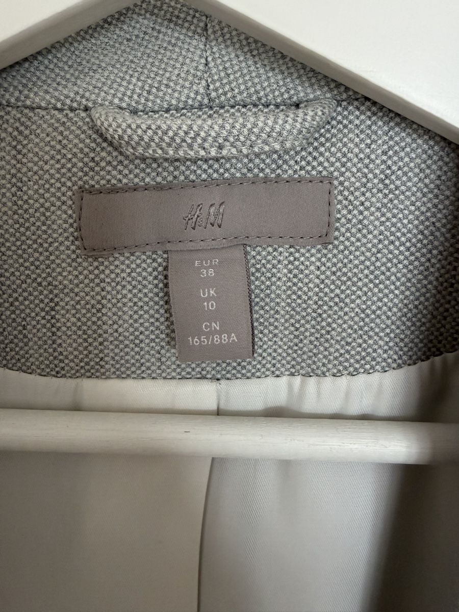 H&M Completi & Tailleur: H&M Blazer, Grau, Gr. 38, Top Zustand – Nuovo (secondo la descrizione) da Emmenbrücke venduto da Leeaa.b 2