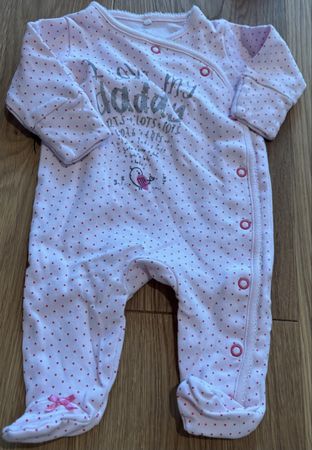 Rosa Baby Schlafanzug/Body mit Pünktchen, Grösse 50-56
