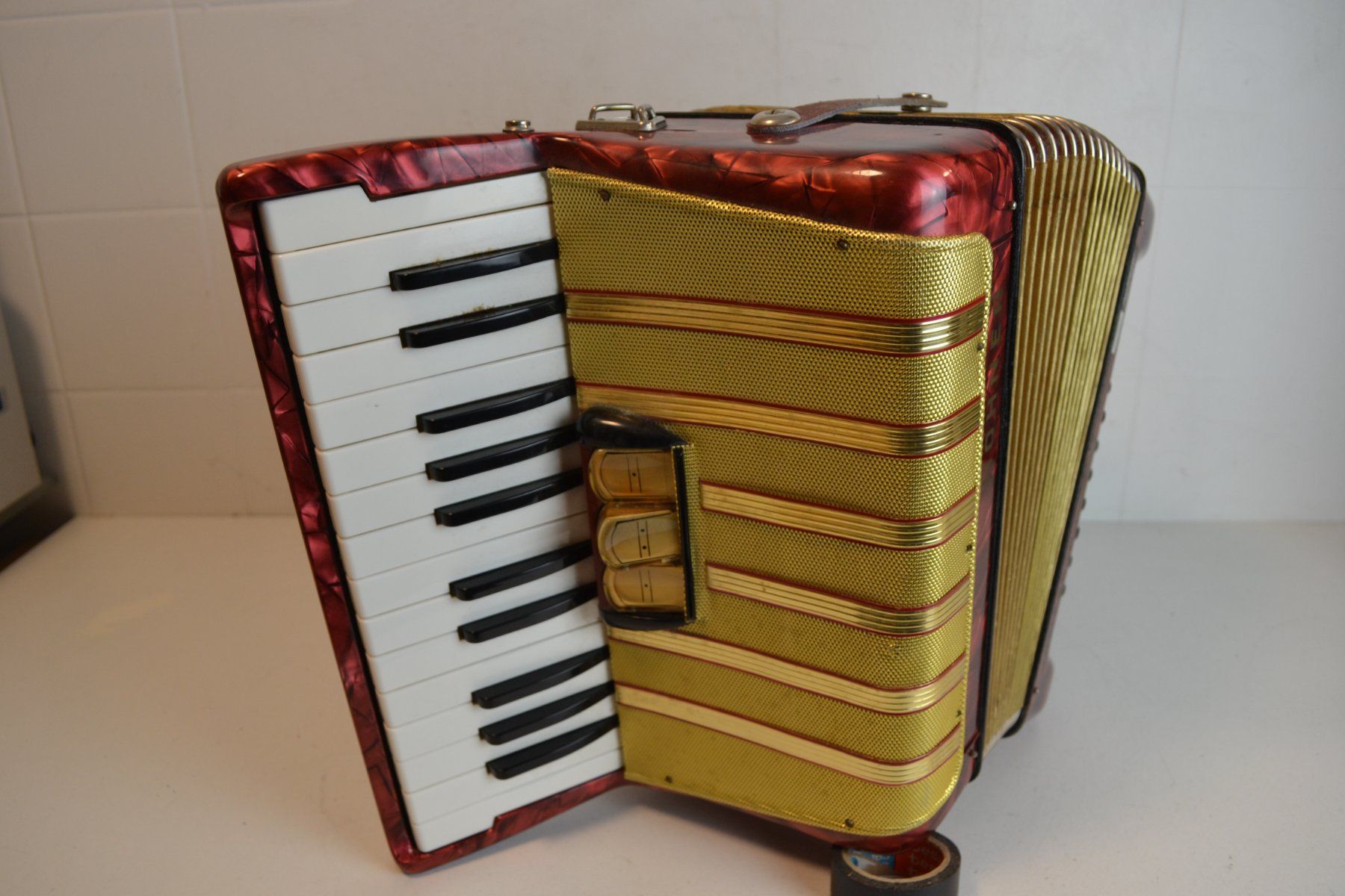 Hohner Musikinstrumente: Akkordeon chromatisch Hohner Concerto I – Gebraucht aus Zürich von Brockito 5